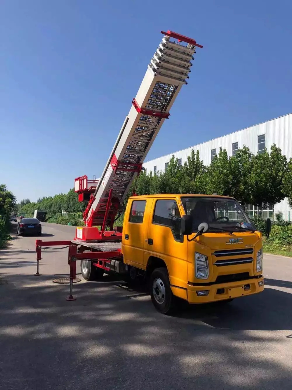 长葛附近的云梯车出租服务：轻松解决高空作业需求